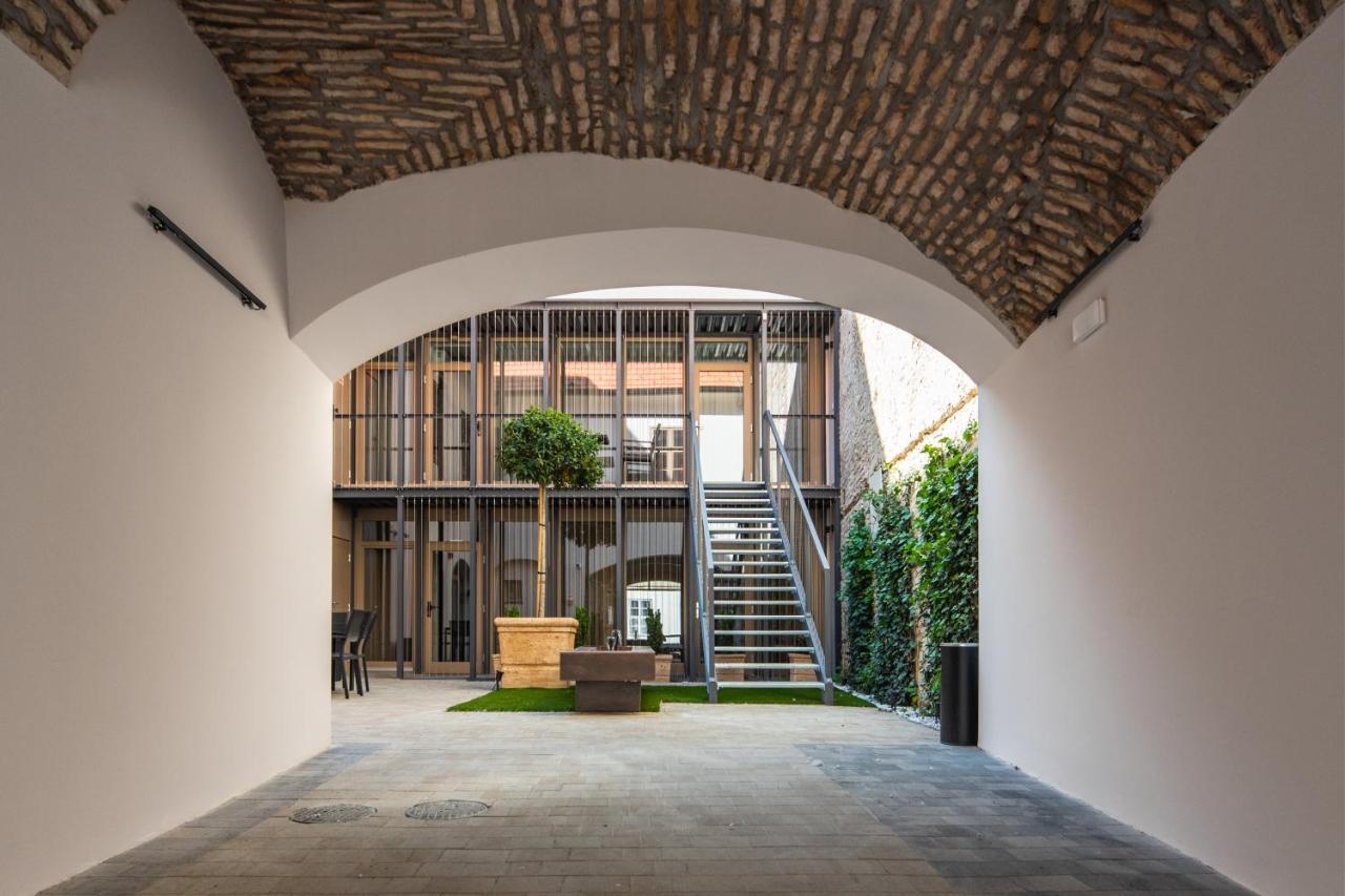 R12 Apartment Gyor