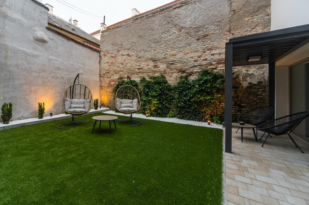 Apartment R12 *